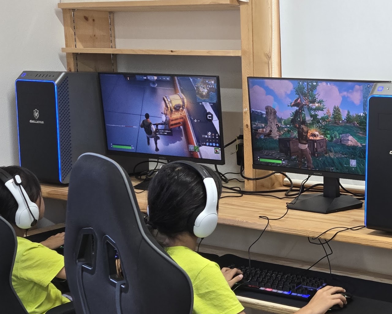 フォートナイトをプレイする生徒たち